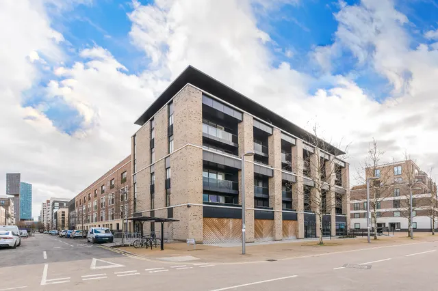 London, E20, photo 1