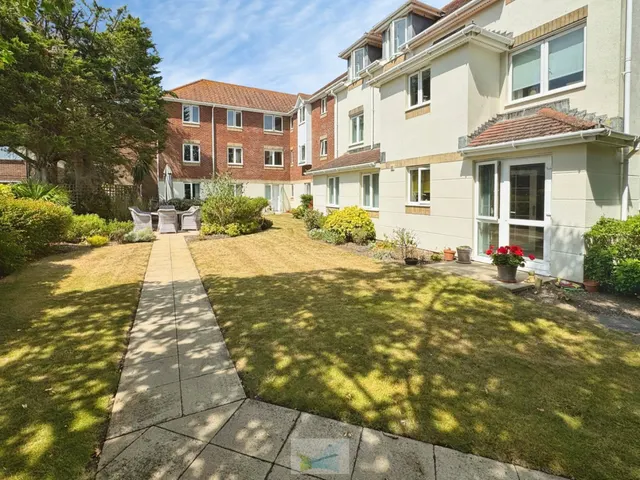 Highcliffe, photo 1