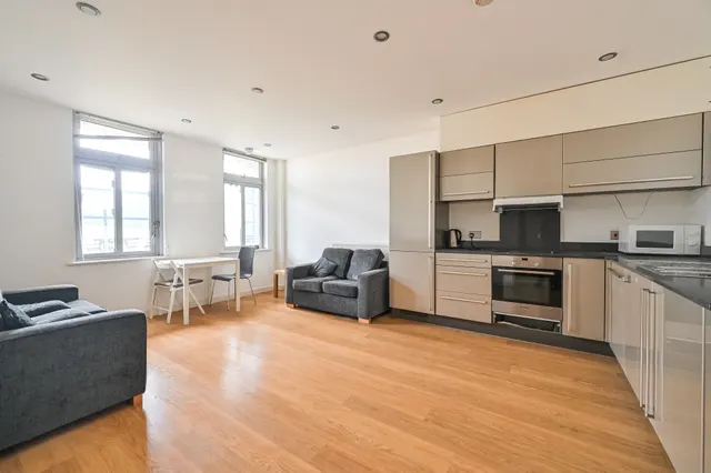 403 Caspian Apartments, 5 Salton Square, London, photo 1