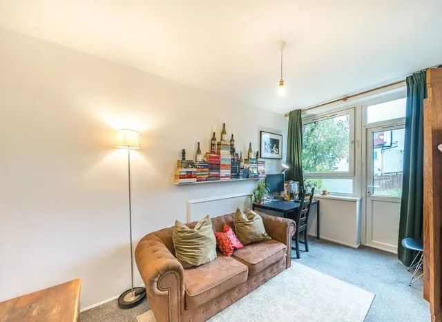 Hensford Gardens, Wells Park Road, SE26, photo 2