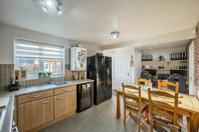 Annie Senior Gardens, Bolton-Upon-Dearne, S63, photo 3