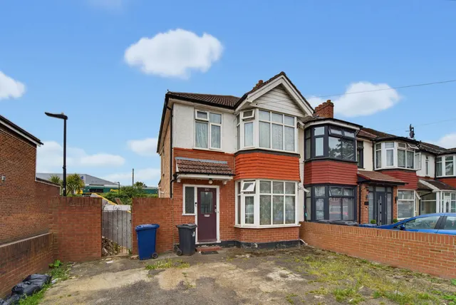 Park Avenue, Southall, UB1 3AN, photo 1