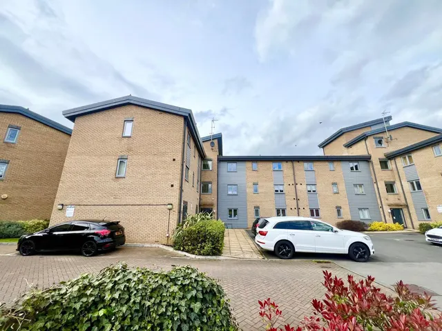 Old Towcester Road, NORTHAMPTON, photo 1