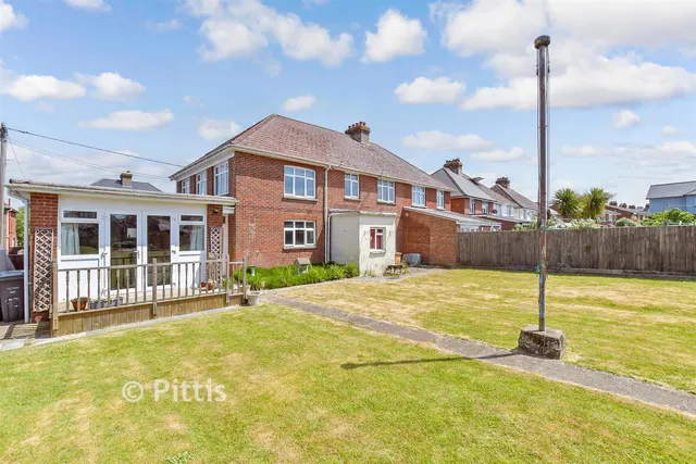 Albany Road, Newport, PO30, photo 3