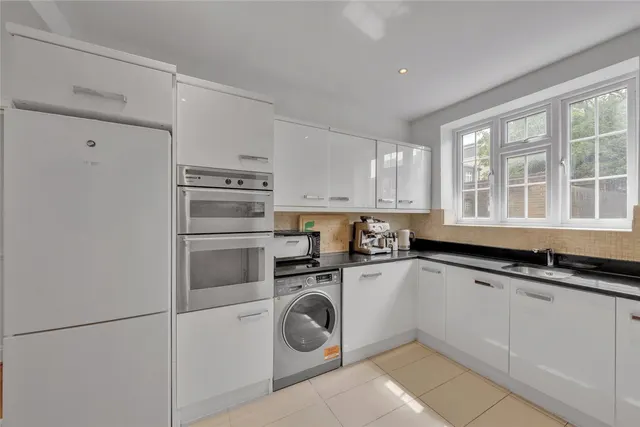 Photo 3 — Wellington Road, St John's Wood, London, NW8