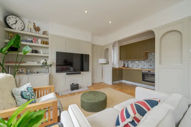 Photo 2 — Saltram Crescent, London, W9