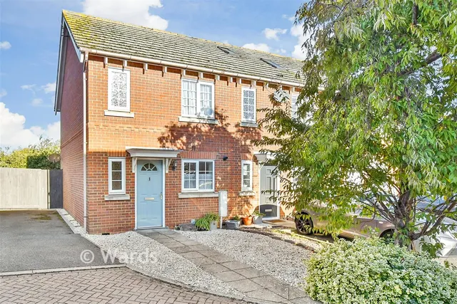Fennel Close, Minster On Sea, ME12, photo 1