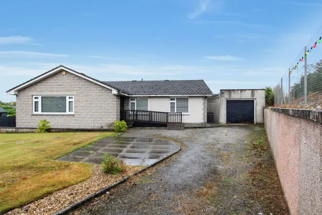 Don Terrace, Woodside, AB24, photo 1