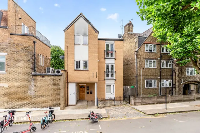 Holgate Avenue, London, photo 1
