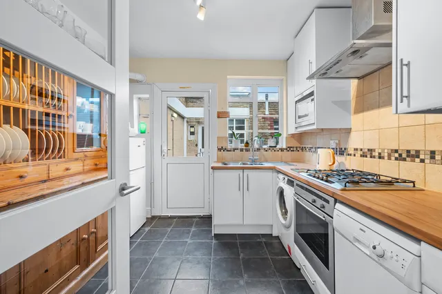 Woodside, London, SW19, photo 2