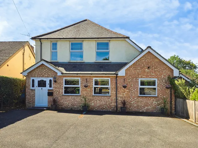 Coleford Bridge Road, Mytchett, GU16, photo 1