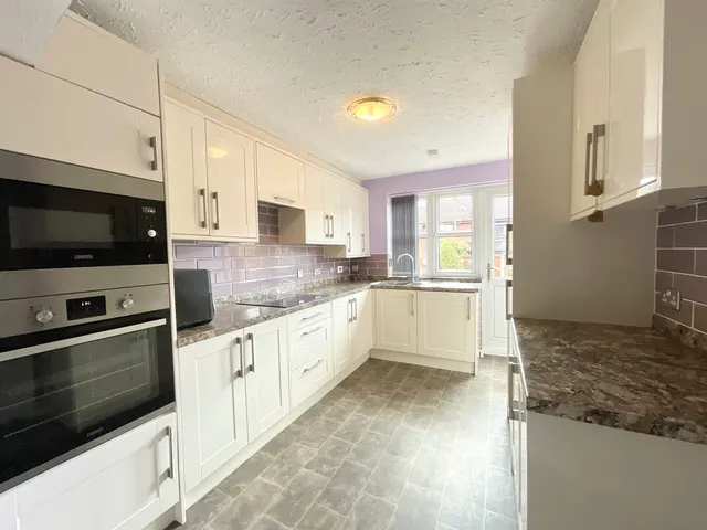 Peregrine Grove, Stoke-On-Trent, ST3, photo 3