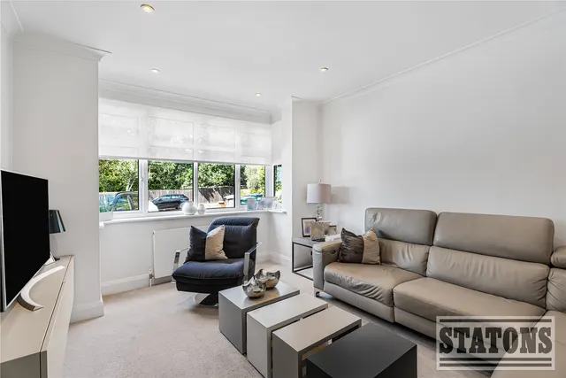 Photo 3 — Oakdale, London, N14 5RA