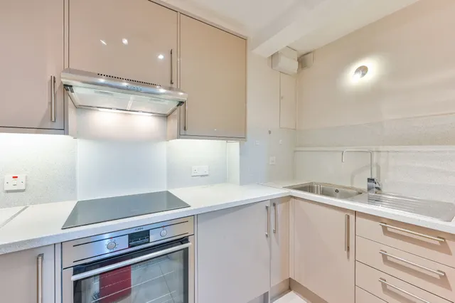 347 Park West, Edgware Road, London, photo 1