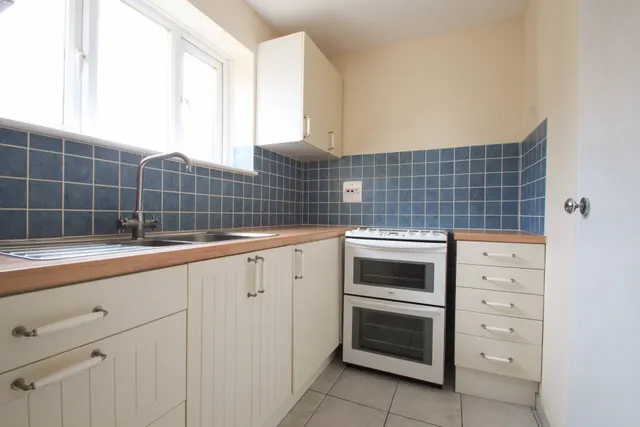 Photo 2 — Chalkstone Close, Welling, Kent, DA16