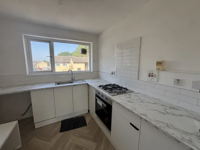 Thornes Park, Brighouse, HD6, photo 1