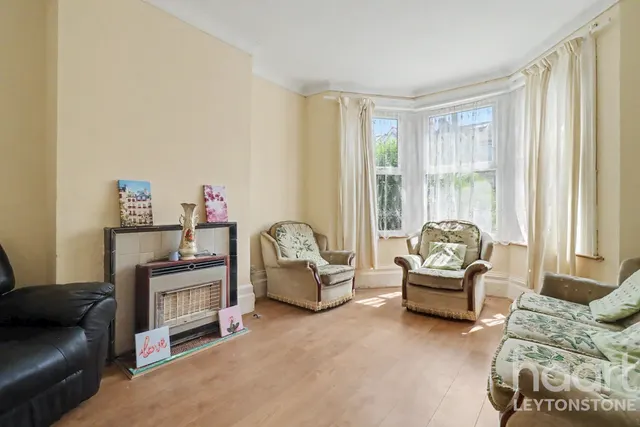 Preston Road, London, E11, photo 3