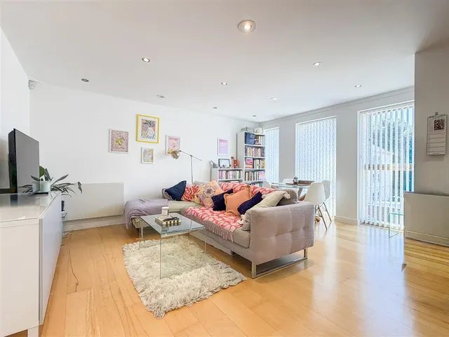 Photo 2 — Hardwick Road, Eastbourne, East Sussex, BN21 4DF