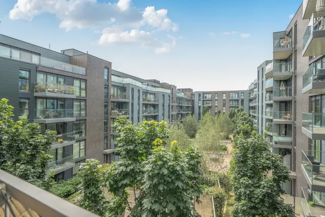 Photo 2 — Hawthorne Crescent, SE10