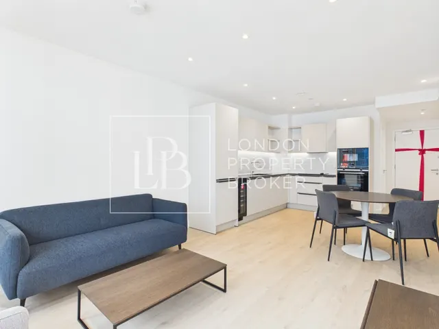 Langham Grove, London, SE28, photo 1