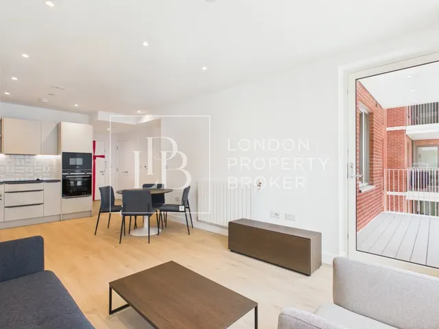 Langham Grove, London, SE28, photo 2