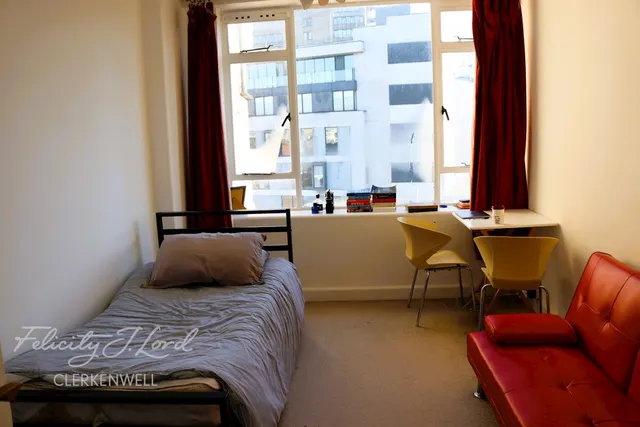 Charterhouse Square, EC1M, photo 2