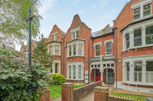 Photo 3 — Raleigh Gardens, Brixton, London, SW2