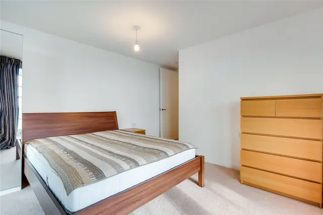 High Road, Wembley, HA9, photo 3