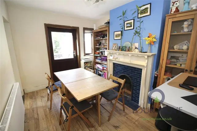 Photo 3 — Willow Road, Bedford, Bedfordshire, MK42