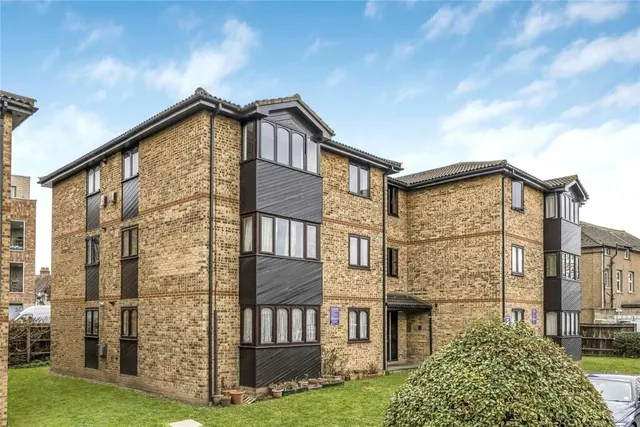 Photo 2 — Ashbourne Road, Mitcham, CR4