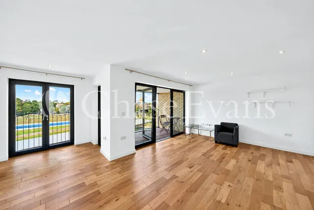 Photo 3 — Mostyn Building, Oval Quarter, 18 Bramah Road, Oval, London, SW9