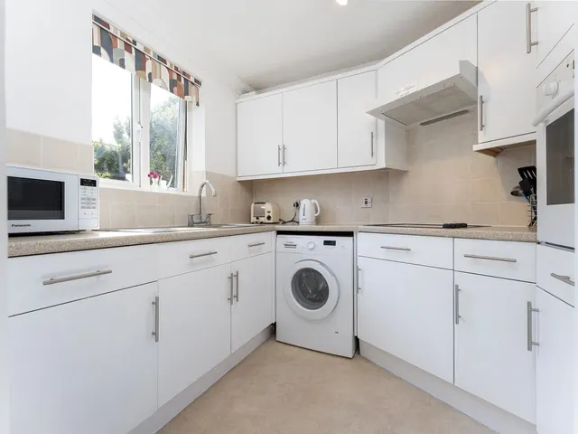 Photo 2 — Devonshire Road, Sutton, Surrey, SM25EY