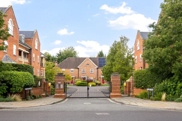 Potters Place, Horsham, RH12, photo 1
