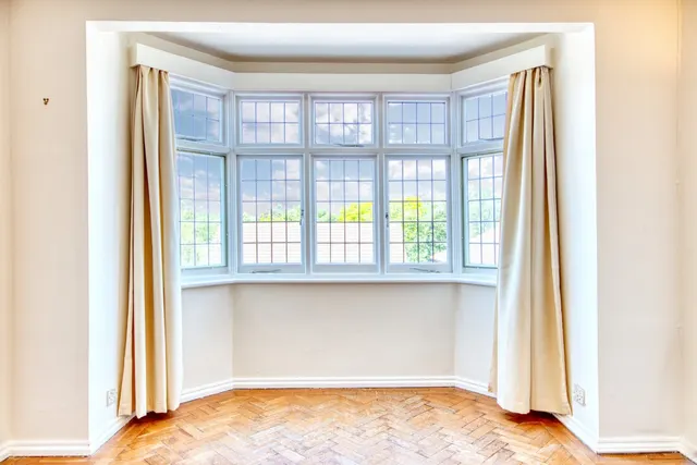 Photo 3 — Eagle Court, Wanstead