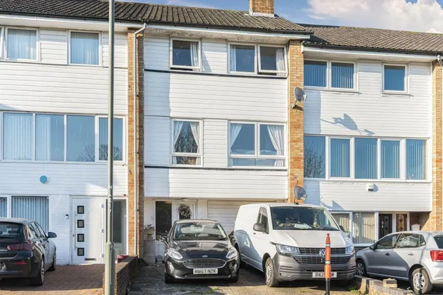 Mead Way, Bromley, photo 1
