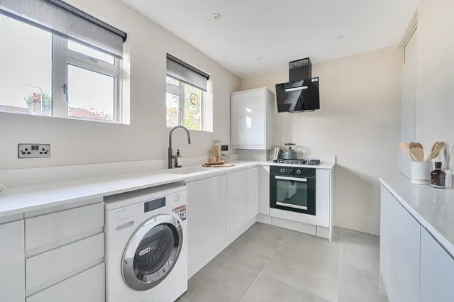 Photo 3 — 34 Hill Farm Road, London