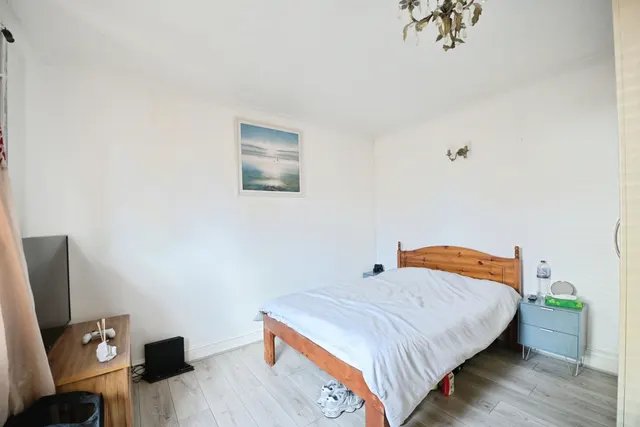 Petersfield Avenue, Romford, RM3, photo 3