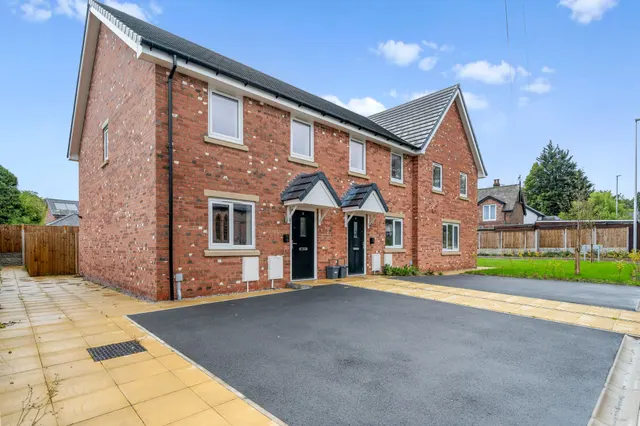 Halis Court, Hale Village, L24, photo 1