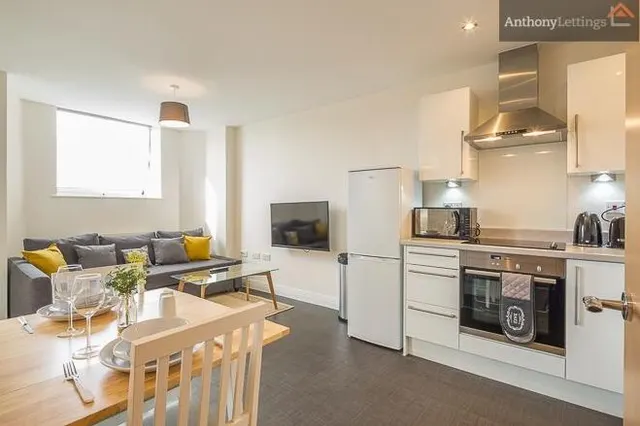 Photo 2 — Skyline House Swingate, Stevenage, Herts SG1 1AX