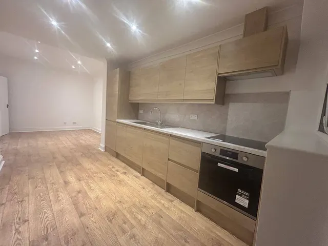 2 bedroom property — 2 bed flat to rent Hamilton Road, London NW11