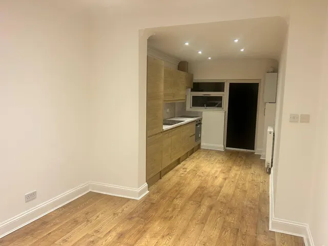 Photo 3 — 2 bed flat to rent Hamilton Road, London NW11