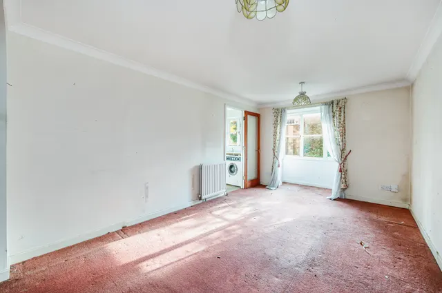 Photo 2 — Beechwood Grove, Acton, W3 7HX
