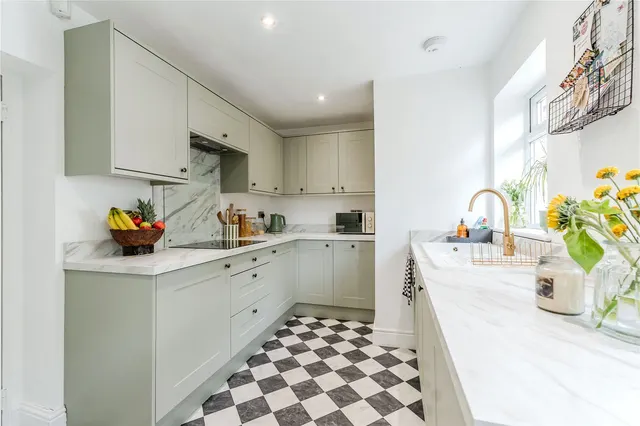 Layton Park Croft, Rawdon, LS19, photo 2
