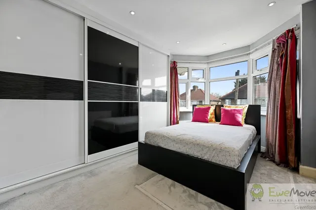 Methuen Road, Edgware, HA8, photo 3