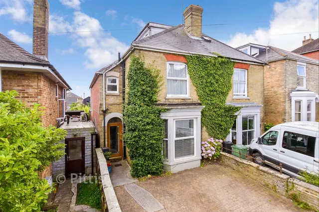 Mill Hill Road, Cowes, PO31, photo 1