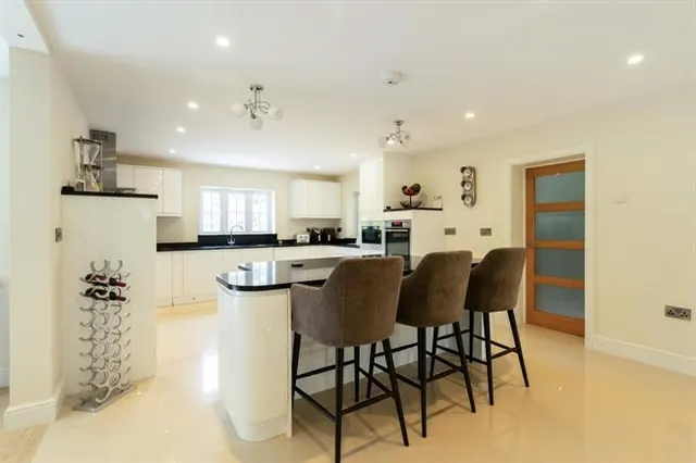 Beech Avenue, Effingham, KT24, photo 2