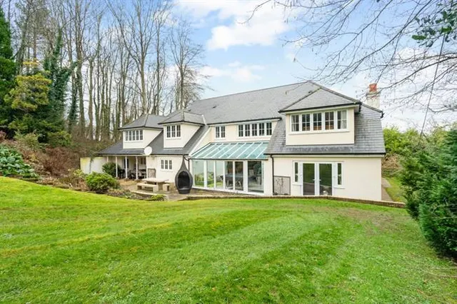 Beech Avenue, Effingham, KT24, photo 1