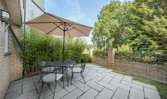 Court Lane, Oaks View Court Lane, KT19, photo 1