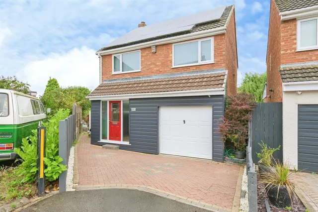 Torc Avenue, Tamworth, B77, photo 1
