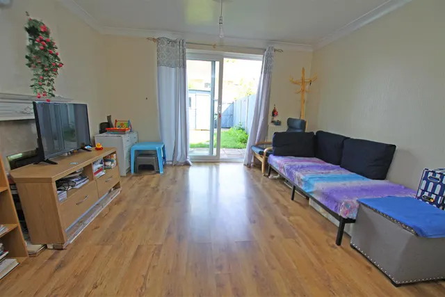 Photo 2 — Broadlands Close, Bournemouth